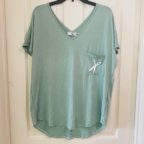 2/$30 Amelia James New Size L Dolman V Neck Blouse Mint Green Scissors Graphic - Picture 3 of 8